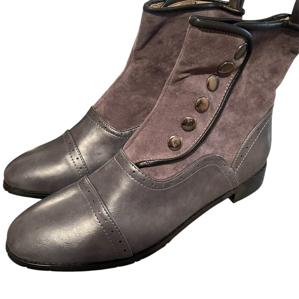 Stylish Gray Men’s Boots